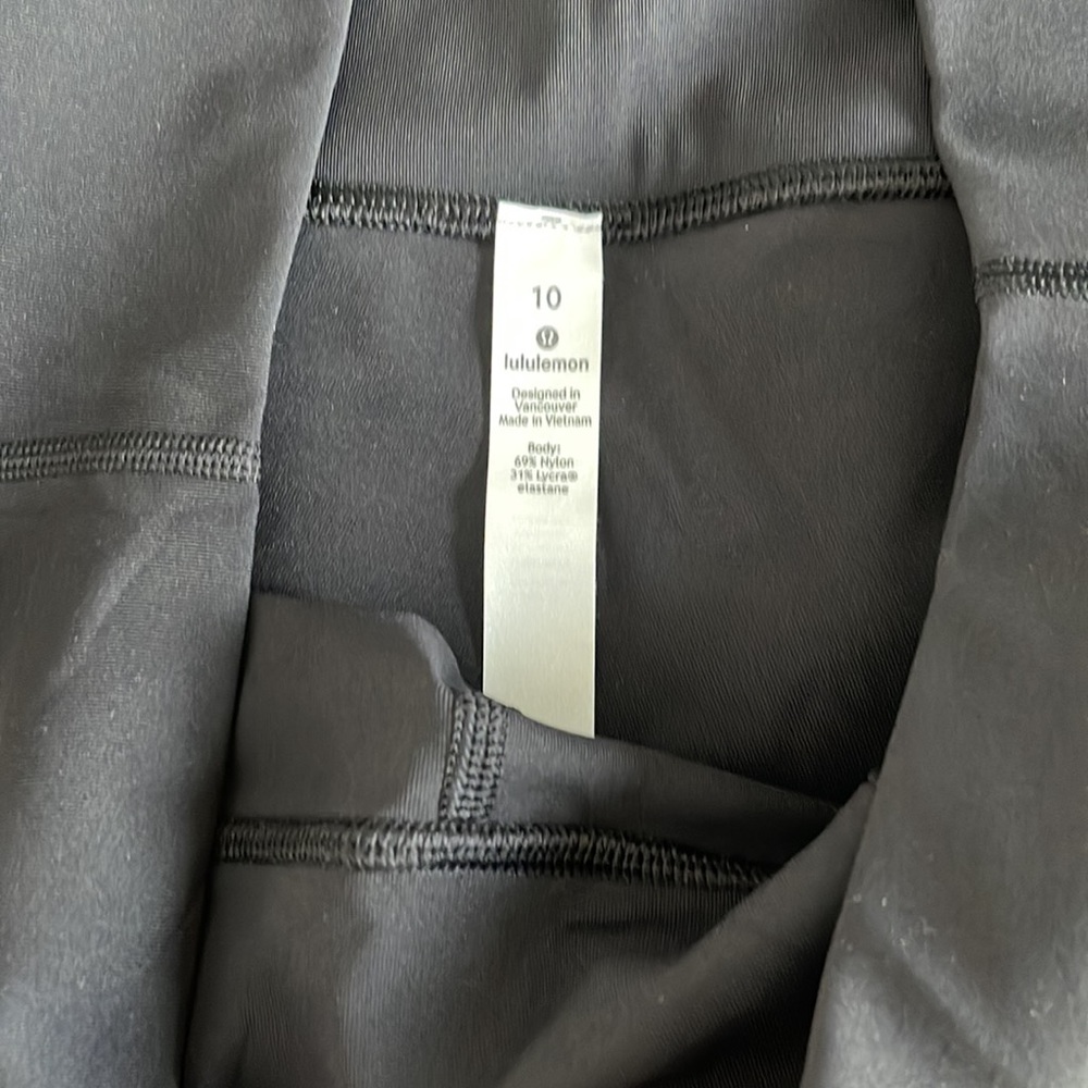 Lululemon High Rise Luxtreme Wunder Unders - Picture 3 of 3